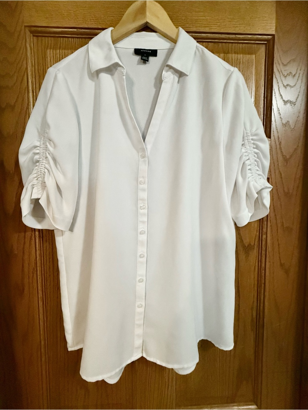 Alfani White Button-Down Short Sleeve Shirt with Ruched Sleeves  - size medium
